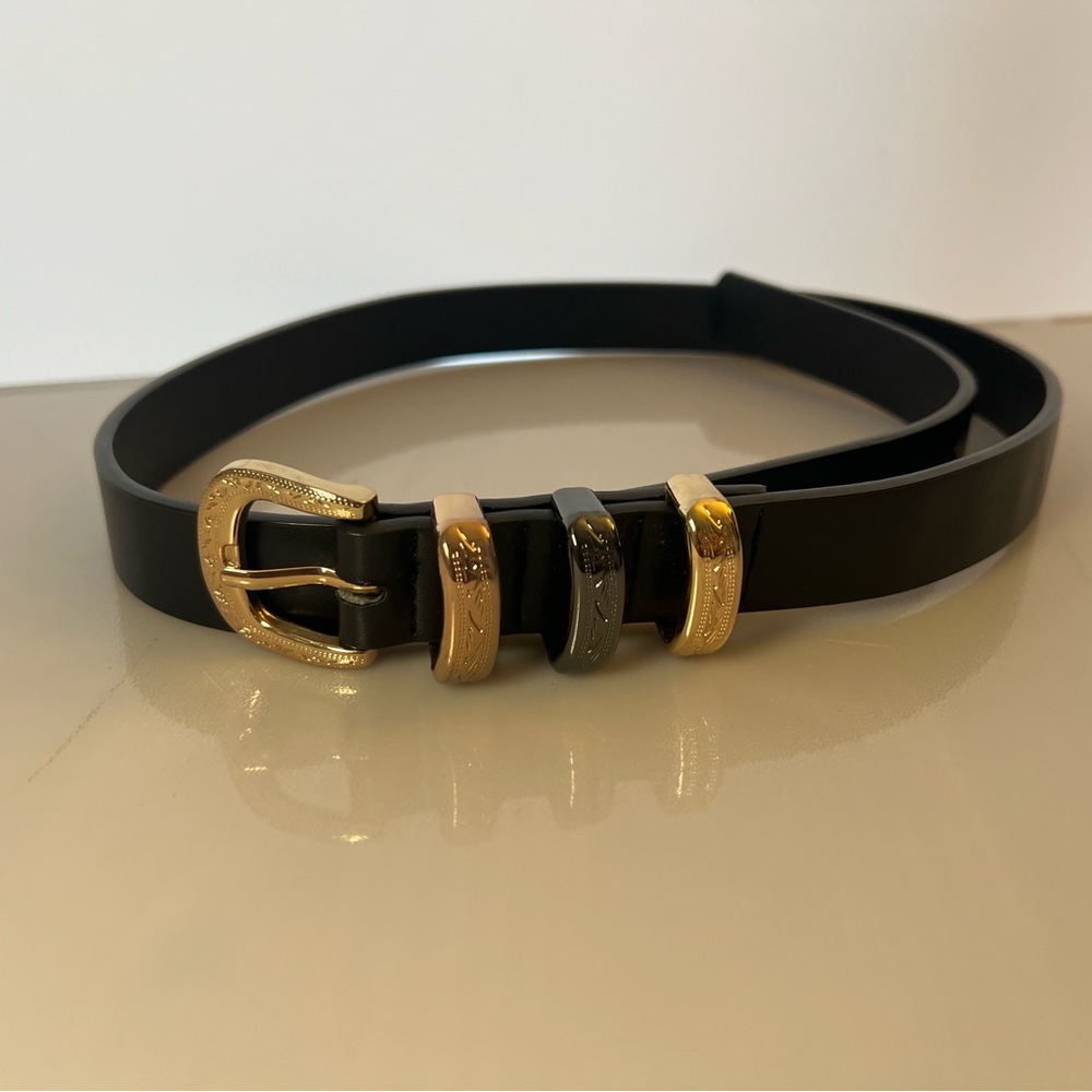 LP Blue Women’s Black and Gold Hardware Belt. Size Small.
